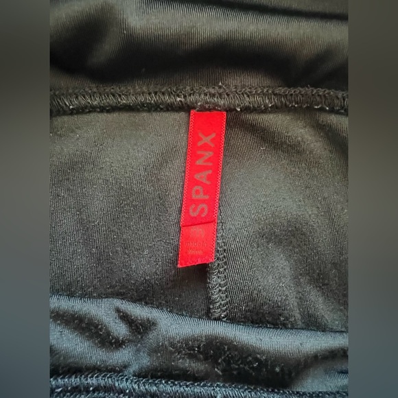SPANX Velvet Hip Waisted Sculpting Leggings in black Size Medium - Picture 5 of 6